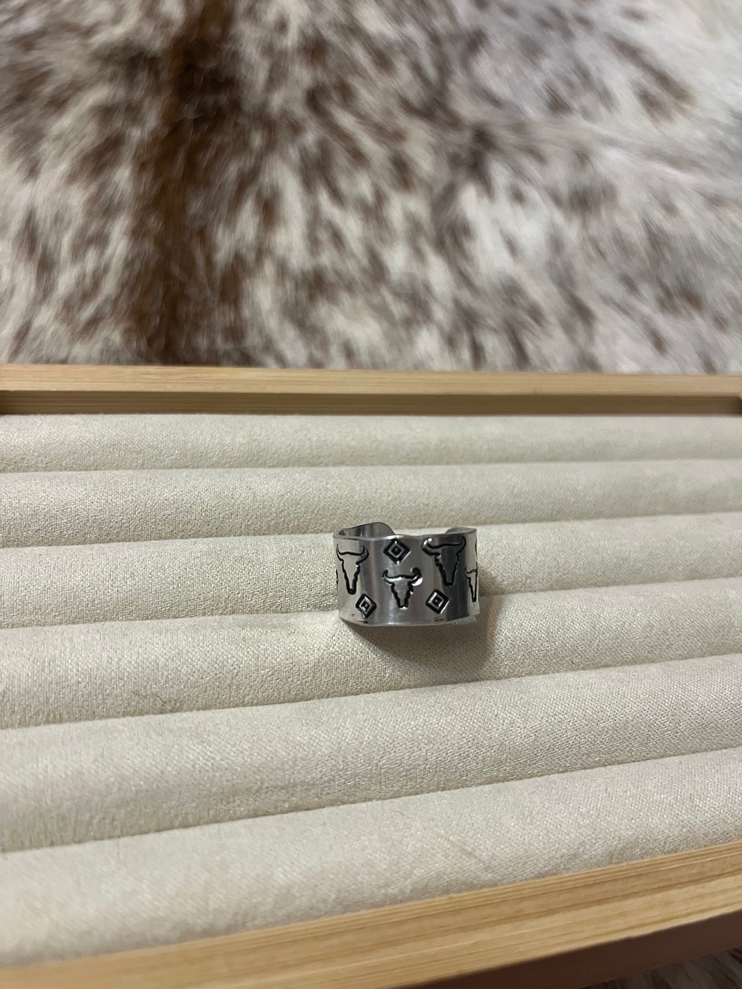 CATTLE AND DIAMOND Thick Ring